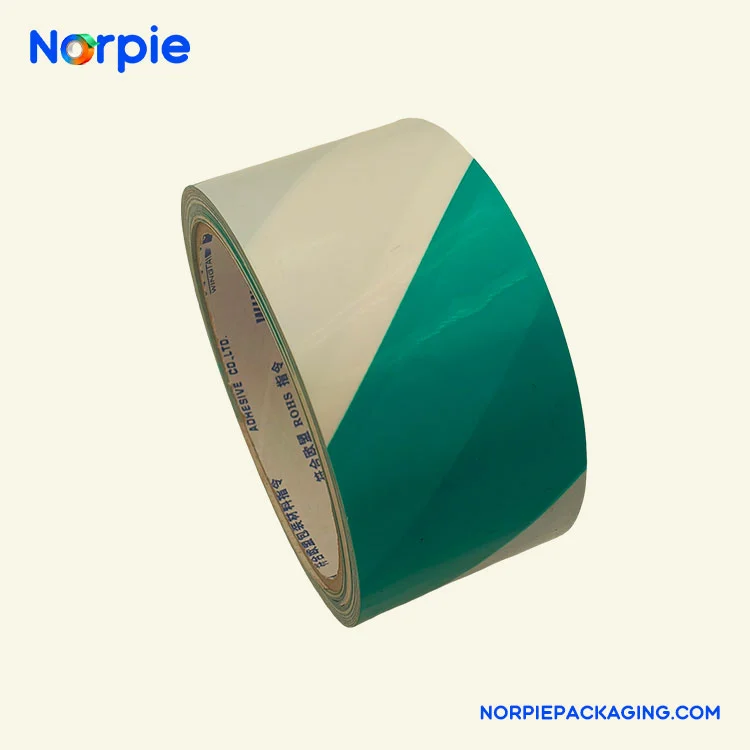 緑と白の警告テープ