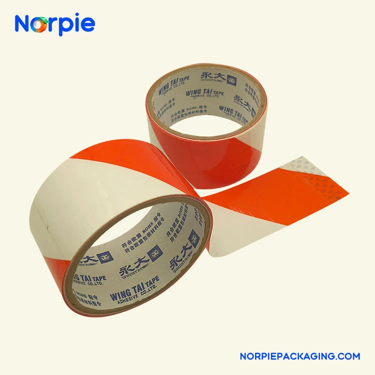 赤と白の警告テープ